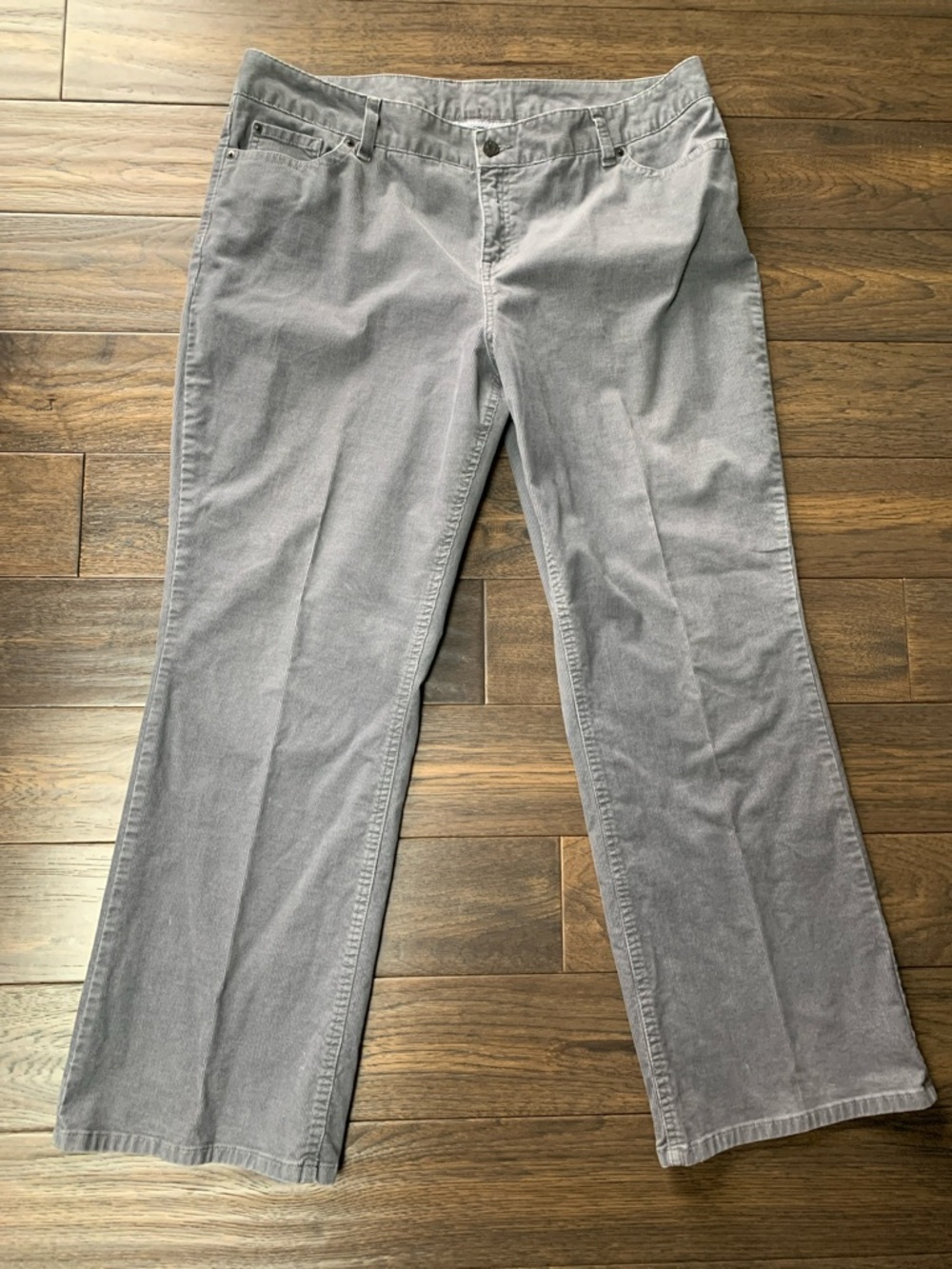 Elegant and Stylish L.L. Bean Men's Gray Corduroy Pants. Pre-owned. Size:39x30.
